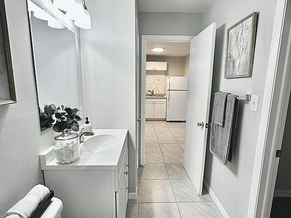 5th image of 2506 W Stroud Ave APT 104