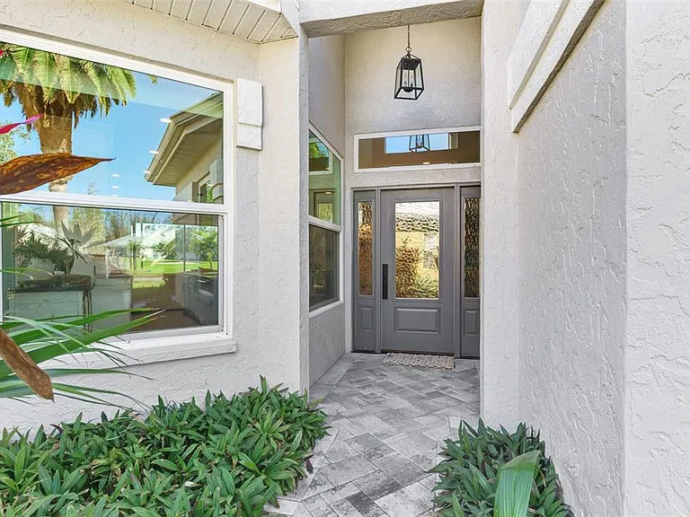 561 Fallbrook Dr — Photo 6