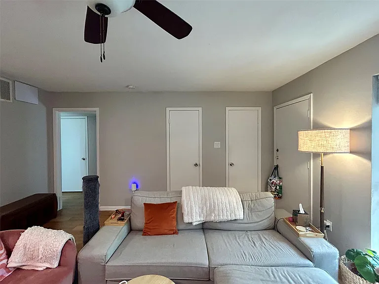 2207 Leon St #209 — Photo 3