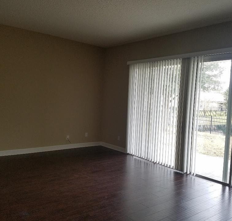 1st image of 209 Clear Creek Ct