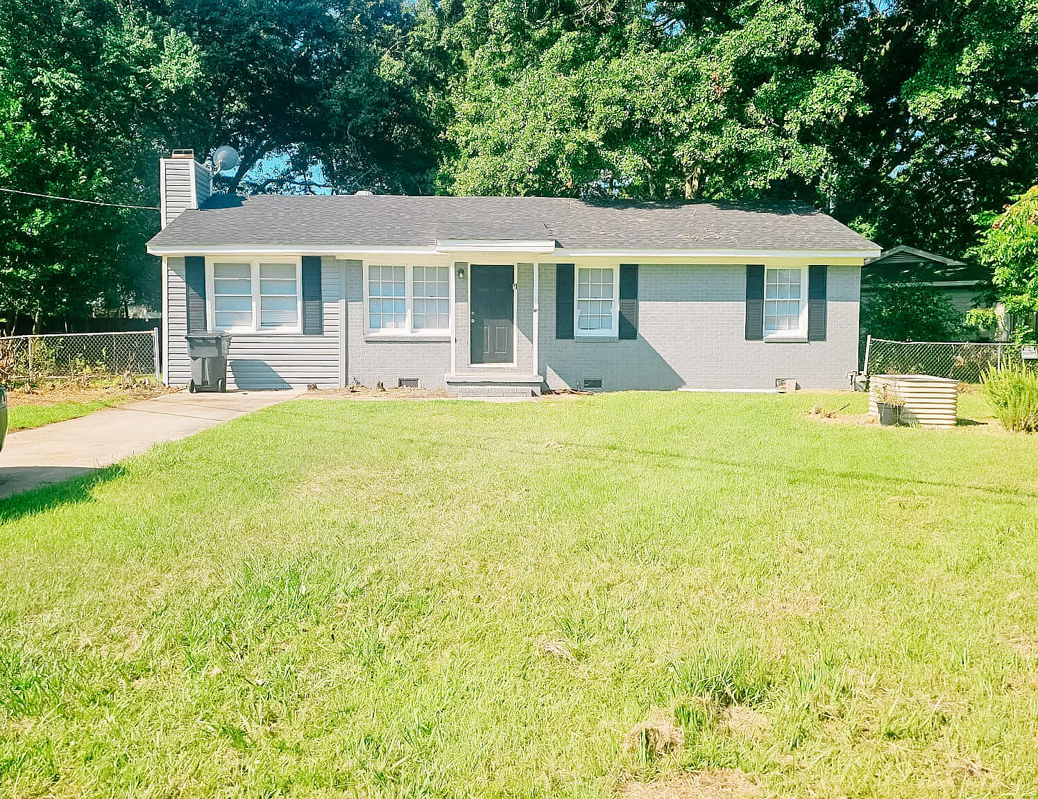 3 bed, 1.0 bath, 1205 sqft, $1,395 — Photo 1