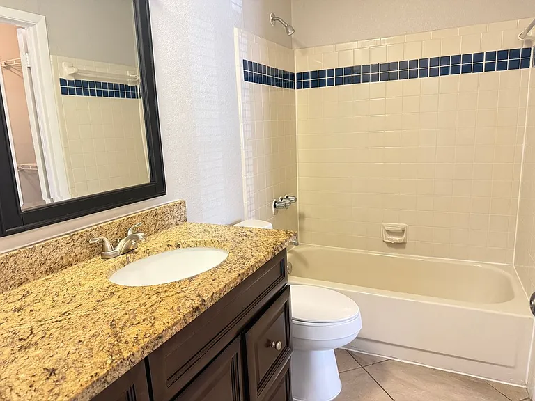 4022 Versailles Dr #C — Photo 8