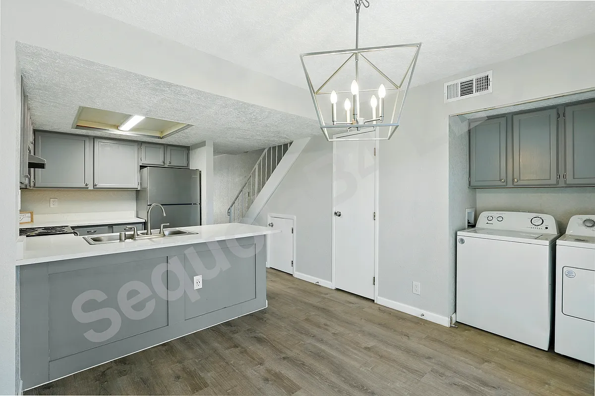 Photo 1 of 19 - 6041 Sequoia Rd NW #B04 - Albuquerque, NM Primary Photo - 6041 Sequoia Rd NW #B04