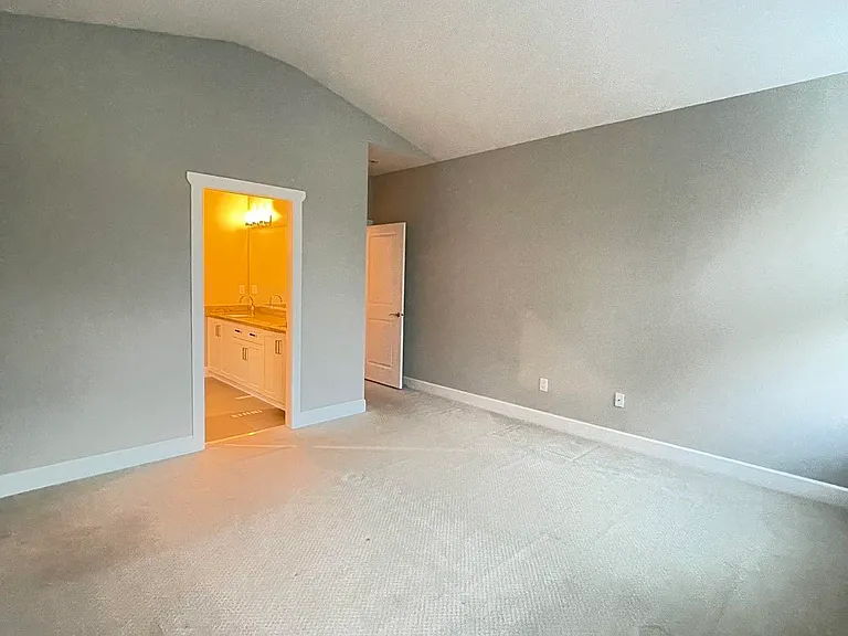 21067 78a Ave — Photo 8