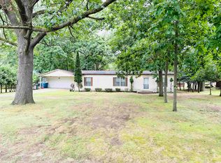 7964 N Edgewater Dr, Walkerton, IN 46574