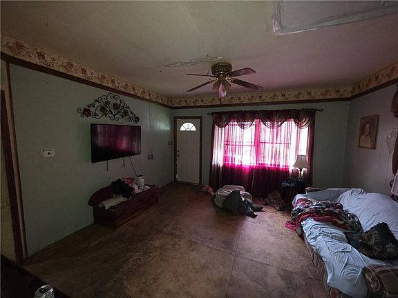 4th image of 705 Thompson St