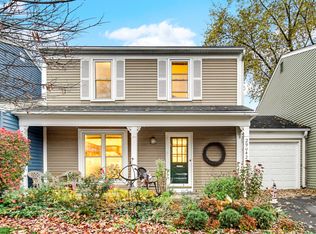 29W421 White Oak Dr, Warrenville, IL 60555