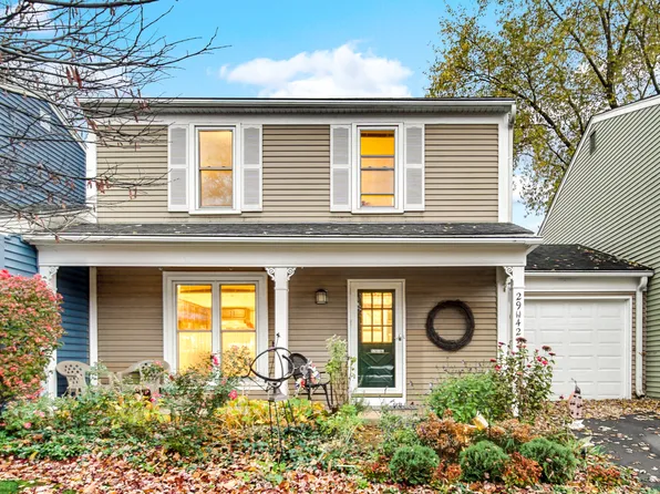 29W421 White Oak Dr, Warrenville, IL 60555