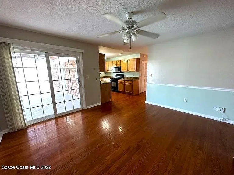 1660 Neptune Dr — Photo 6