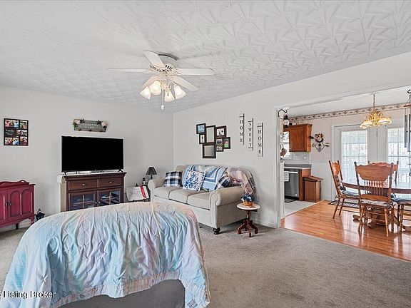 3rd image of 103 Holly Hills Dr