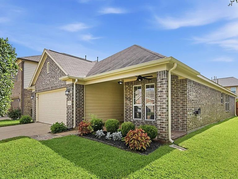 15002 Miller Meadows Ln — Photo 2