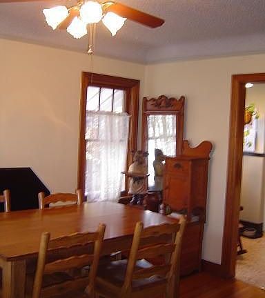 Formal dining room w/hardwood floors