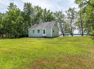 16 Meadow Ln, Newport, ME 04953