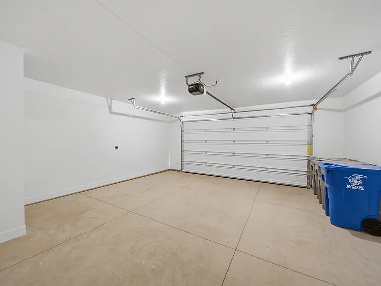 895 W Boxthorn Dr — Photo 35