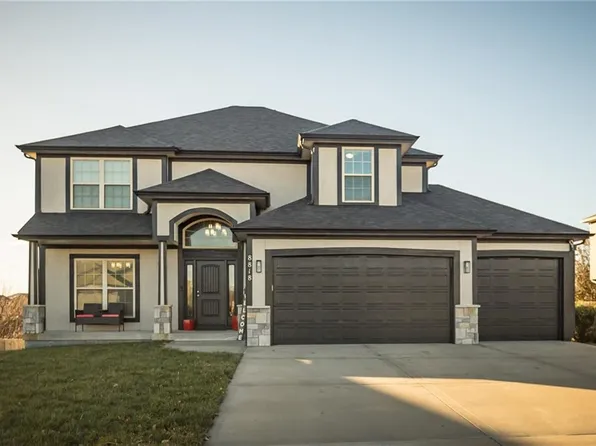8818 N Essex Dr, Kansas City, MO 64156