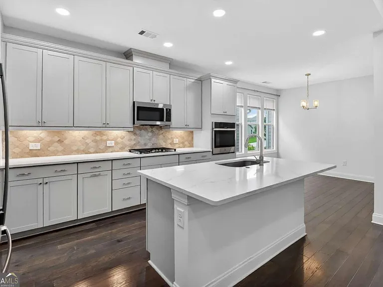 408 Cottonwood Cir — Photo 11