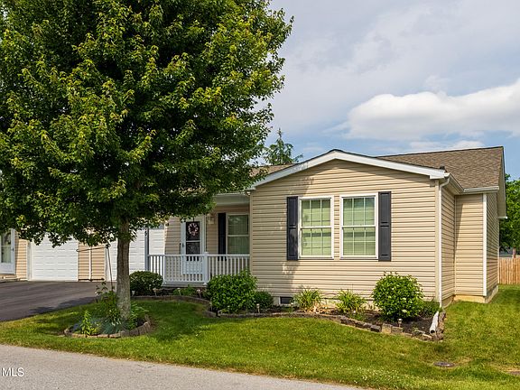 2nd image of 105 Lily Pearl Dr