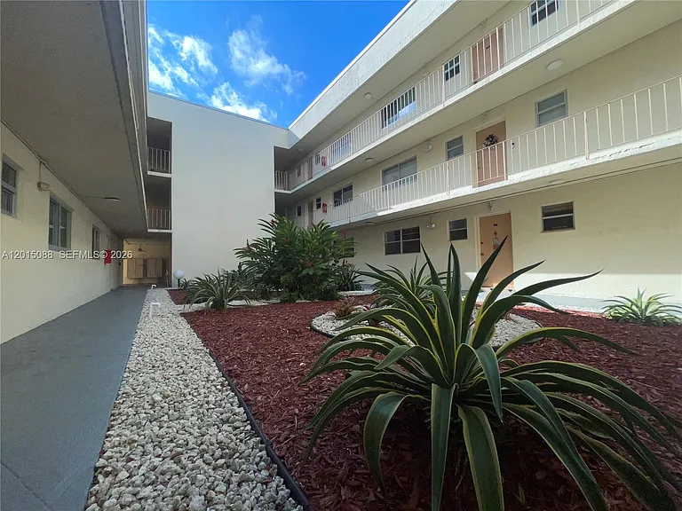 10300 Coral Way #B33 — Photo 8