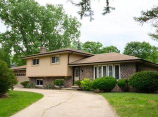 345 Woodbine Dr, Wood Dale, IL 60191