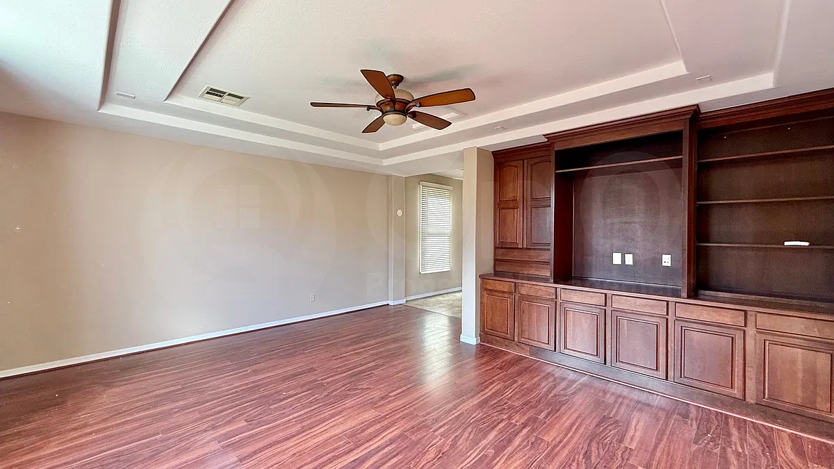 3 bed, 3.0 bath, 3293 sqft, $2,599 — Photo 4