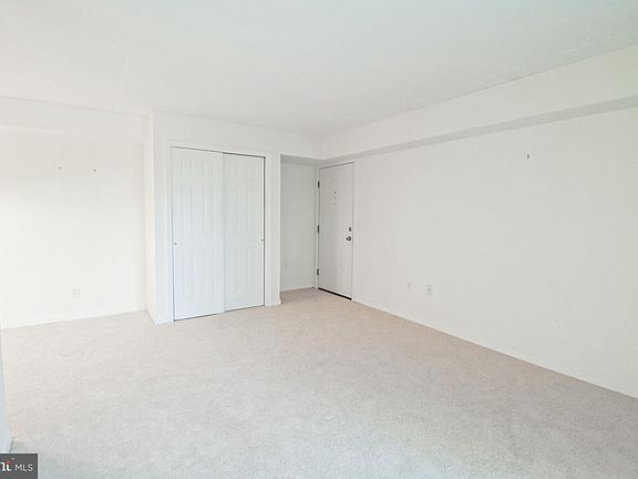 5th image of 311 Governor Cir