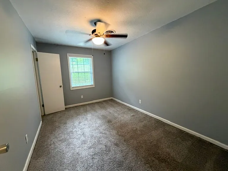 4040 Lynncrest Dr NE — Photo 8
