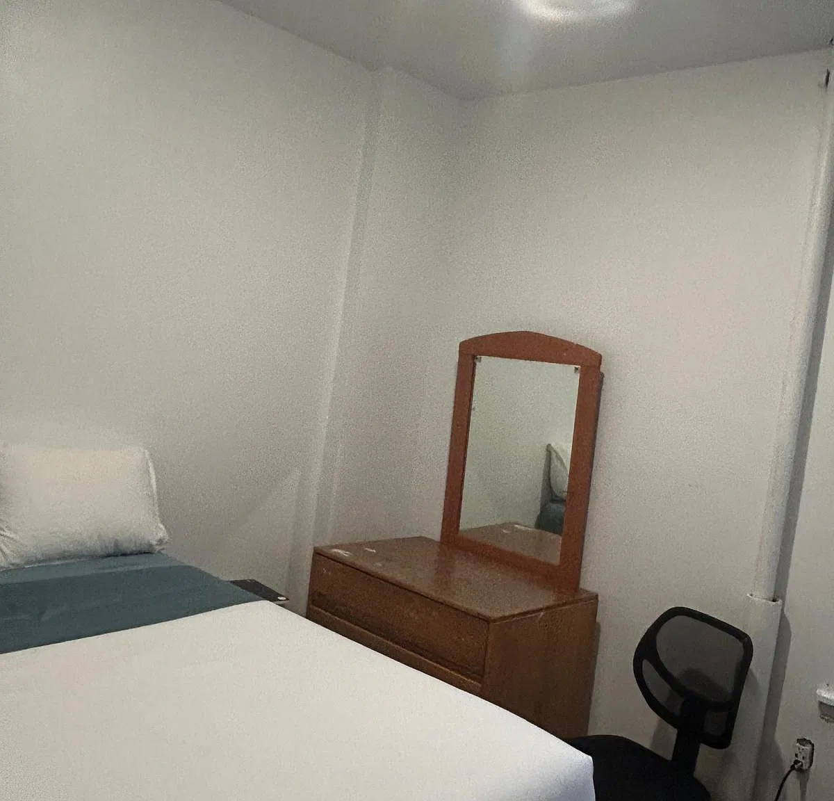 3 bed, $1,100 — Photo 2