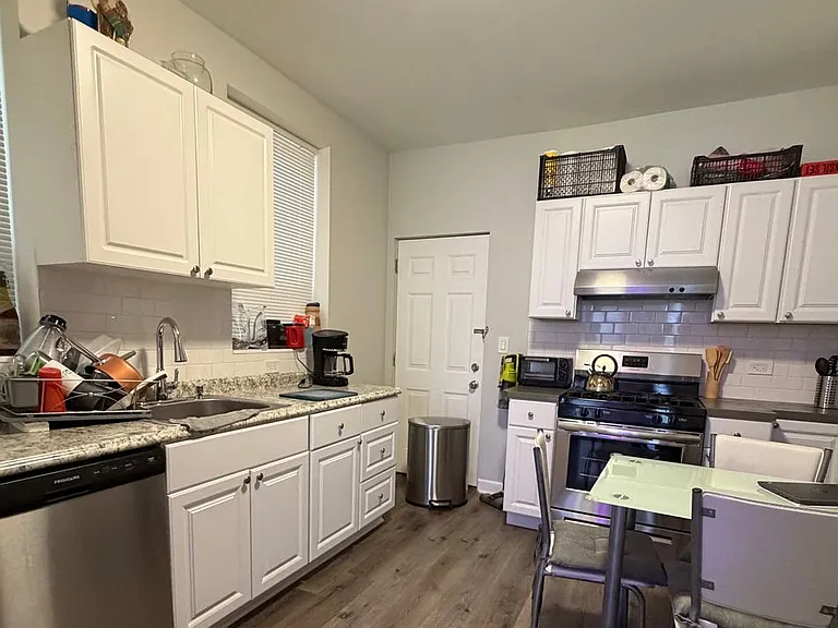 1242 N Greenview Ave — Photo 6