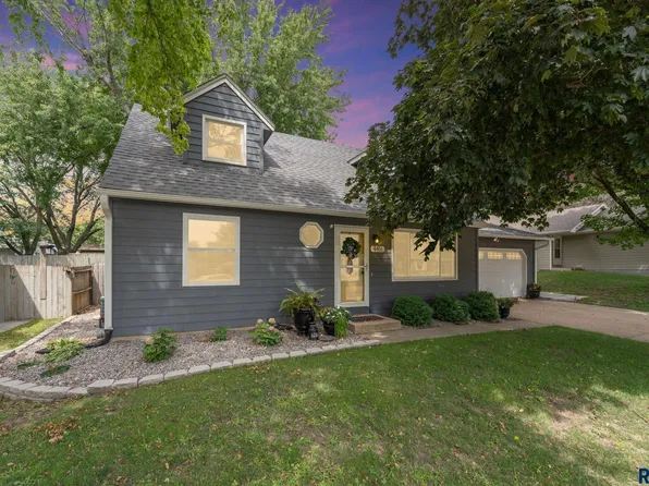 4416 E Oak St, Sioux Falls, SD 57103