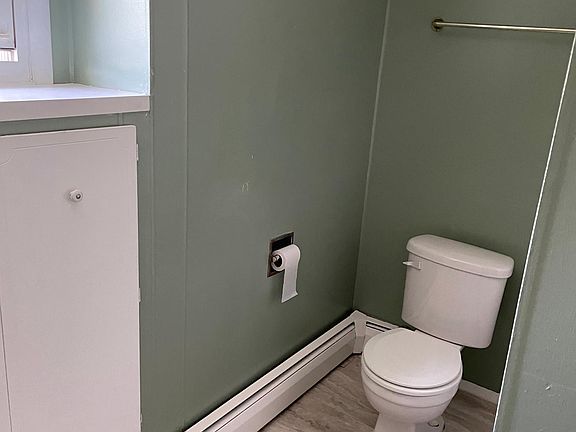 4th image of 320 Union Tpke APT 2