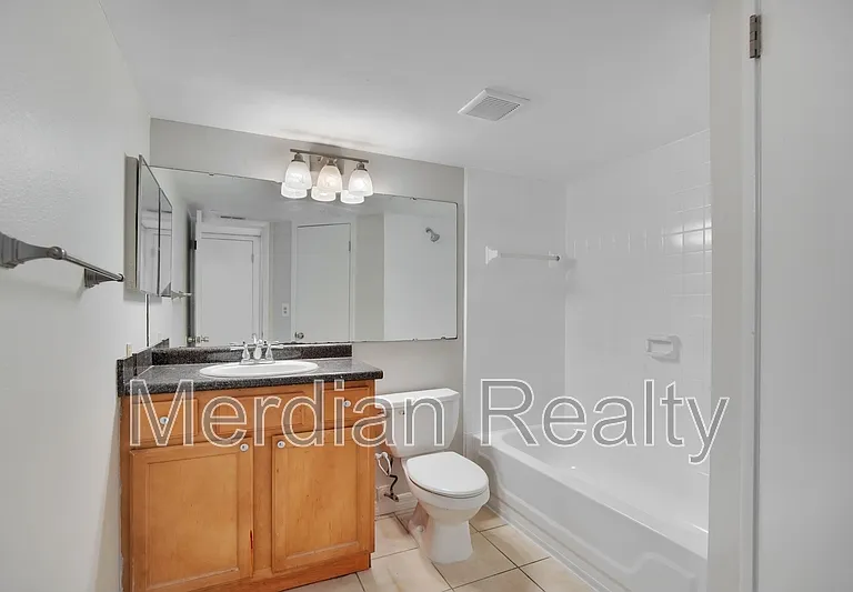 305 Lakepointe Dr #104 — Photo 4