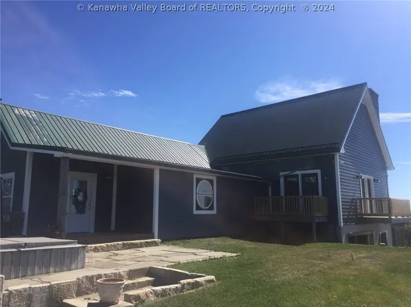 142 Chapel Dr, Yawkey, WV 25573