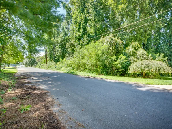 Whitson Dr, Elizabethton, TN 37643