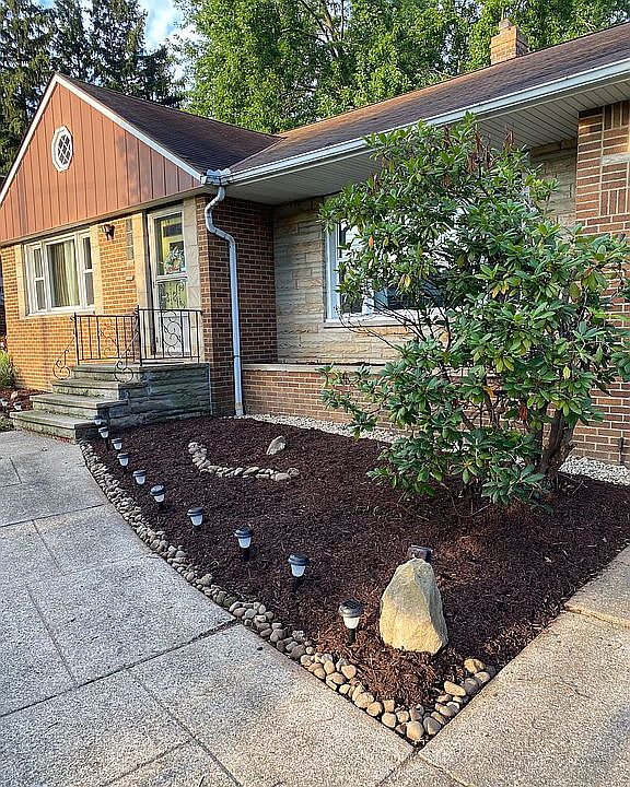 2nd image of 5908 Chestnut Hills Dr