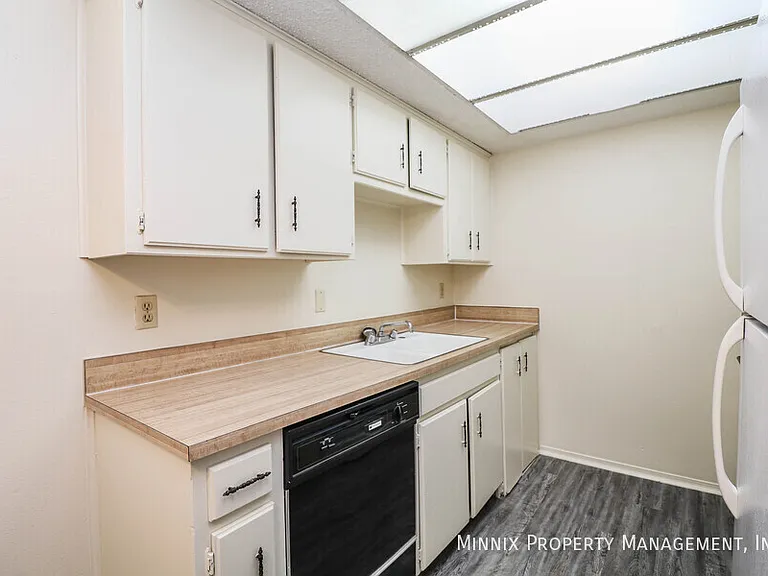 500 4th Ave #22 — Photo 17