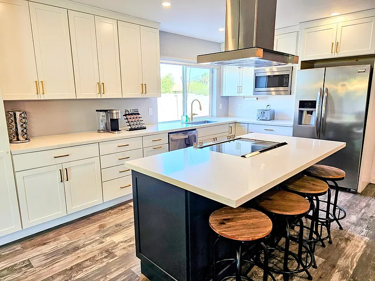 5201 E Beck Ln — Photo 3