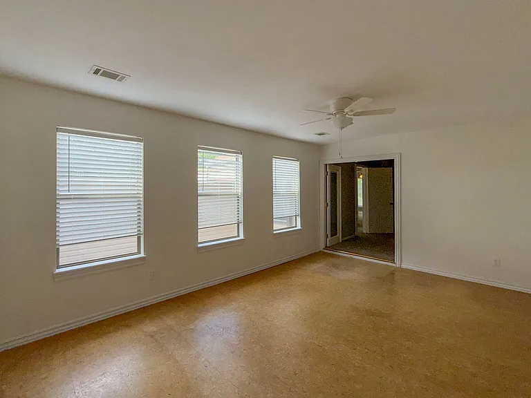 12021 Hawthorne Ln — Photo 36