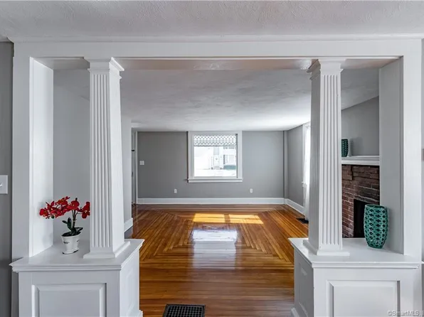 15 Crown Street, Plainville, CT 06062