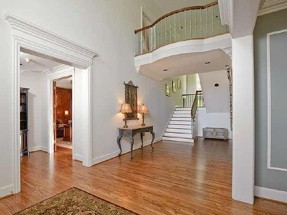 5th image of 5811 Park Ln