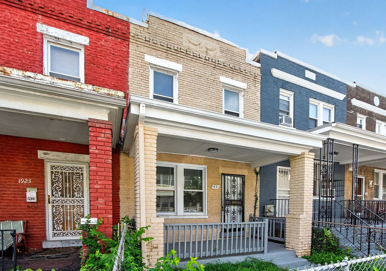 Newly Renovated 4 Bedroom Rowhome with All Utilities Included in Kingman Park — Photo 2