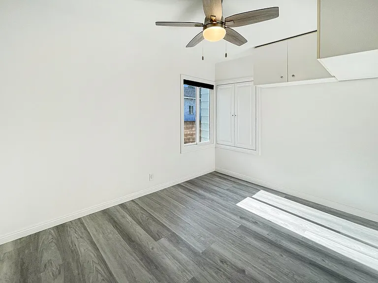 1321 N Pass Ave — Photo 11