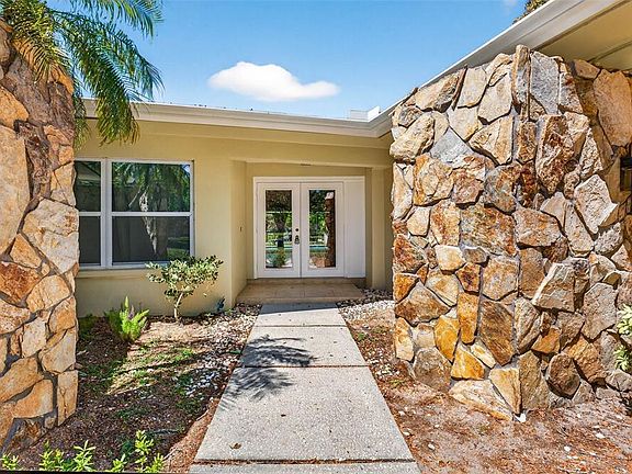 3rd image of 2111 Paddock Cir