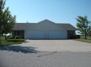 102 Green Way Dr, Combined Locks, WI 54113