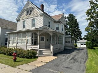 48 Pratt St, Rouses Pt, NY 12979