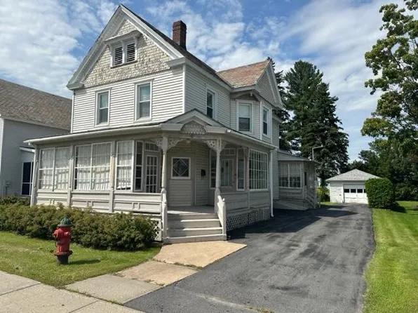 48 Pratt St, Rouses Pt, NY 12979
