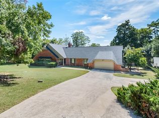 2725 E Hyland Park Rd, Fayetteville, AR 72701