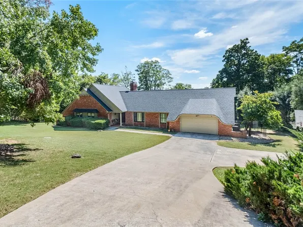 2725 E Hyland Park Rd, Fayetteville, AR 72701