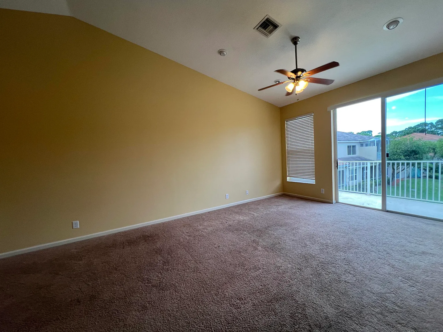 3 bed, 2.5 bath, 1750 sqft, $2,400 — Photo 2
