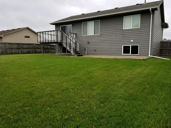 4th image of 903 Honeysuckle Dr