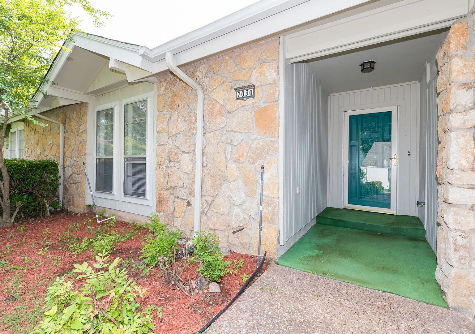 3 Bed | 2 Bath in South Tulsa! — Photo 3